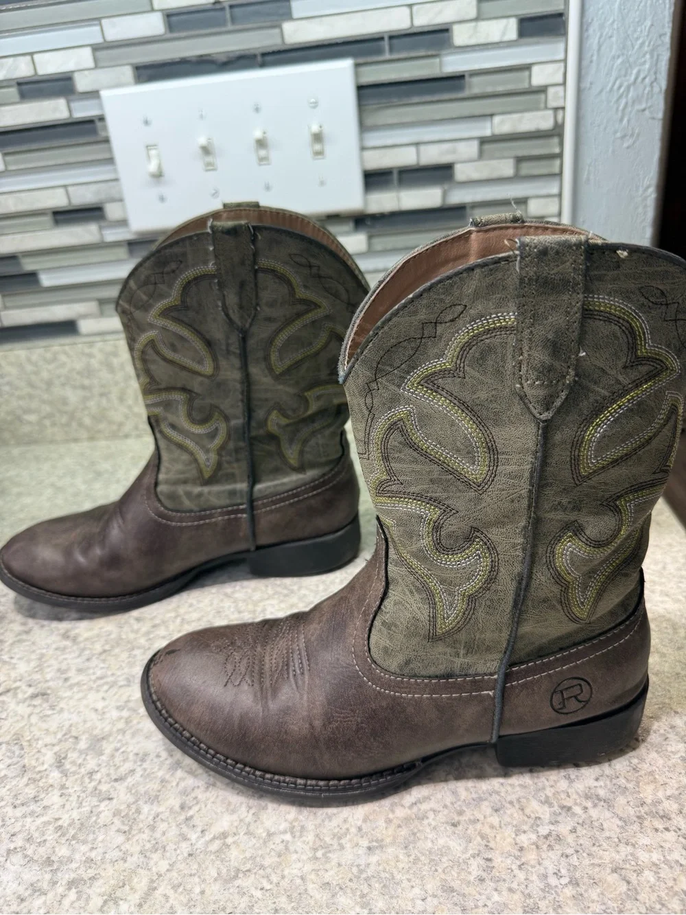 Kids size 3 Brown Roper Leather Western Boots - Classic Pull-On Style